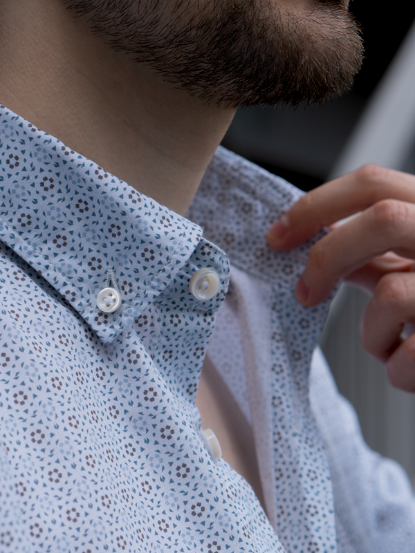 Printed casual shirt with floral pattern in blue tones